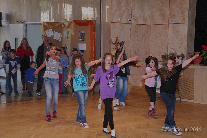 torokbalint_nyugdijasklub_anyaknapja_2011_046.jpg
