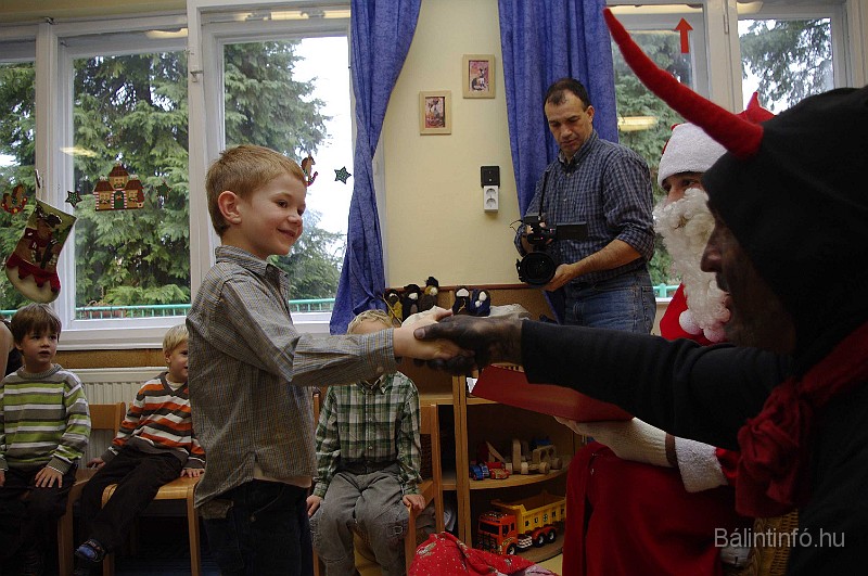 mikulas_csupasziv_2008_136.jpg