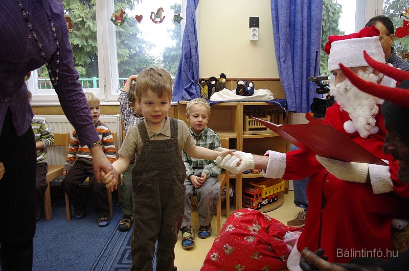mikulas_csupasziv_2008_141.jpg